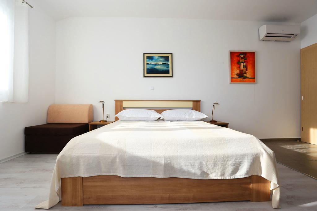 House Natali 70M From The Beach - Free Ev Top Up ルティナ エクステリア 写真