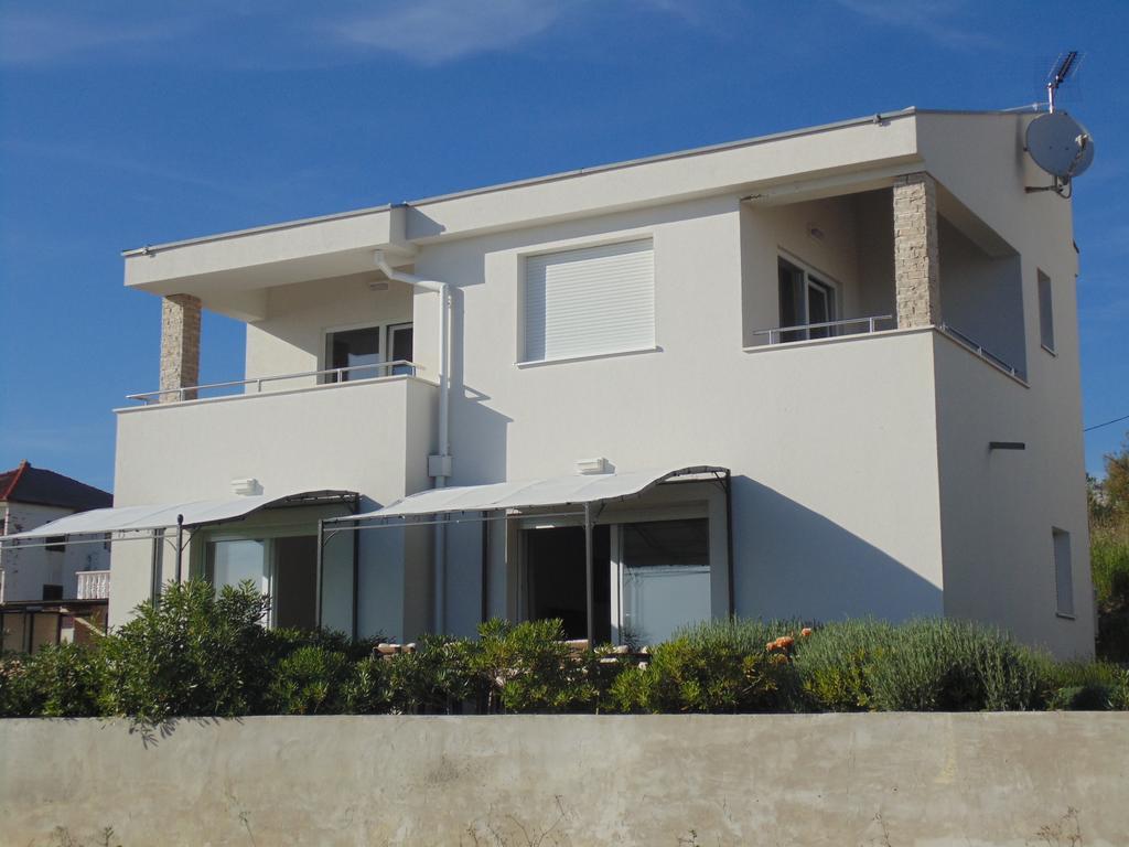 House Natali 70M From The Beach - Free Ev Top Up ルティナ エクステリア 写真