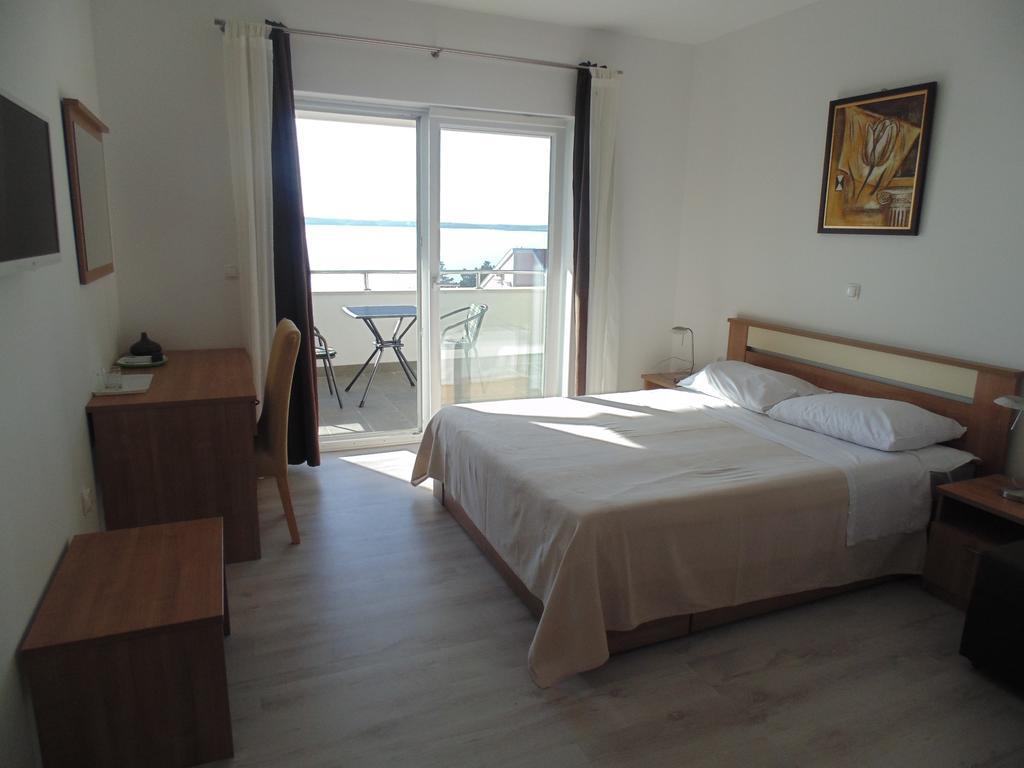 House Natali 70M From The Beach - Free Ev Top Up ルティナ エクステリア 写真