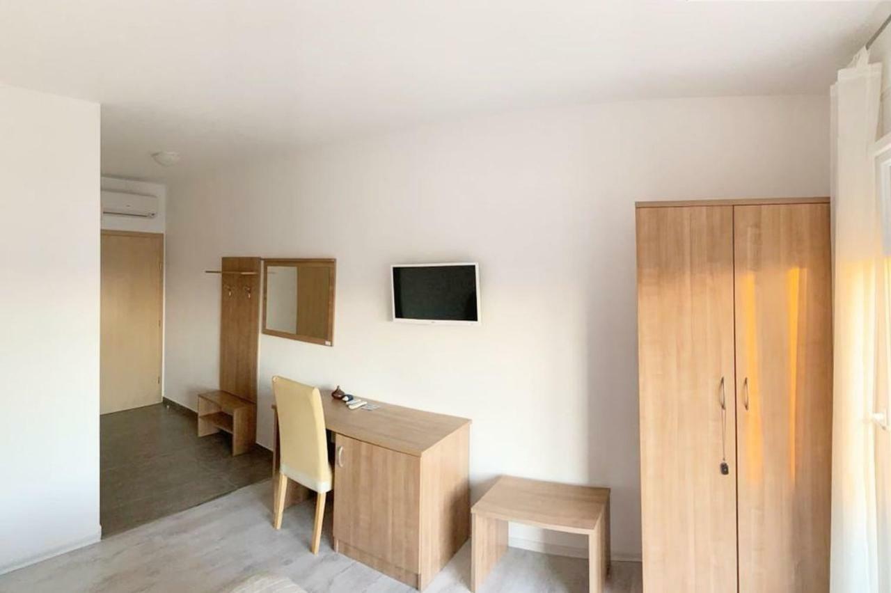 House Natali 70M From The Beach - Free Ev Top Up ルティナ エクステリア 写真